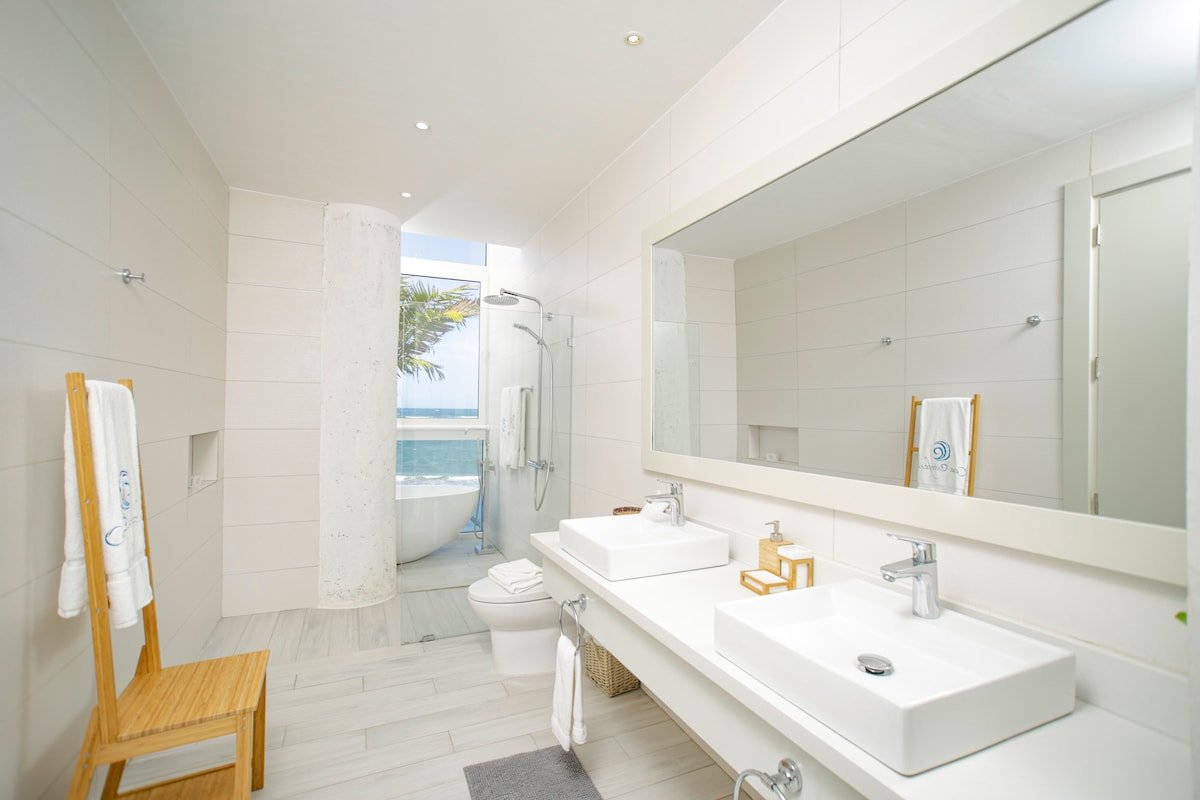 Casa Estefania Luxury 10BR Oceanfront Villa gallery image 3