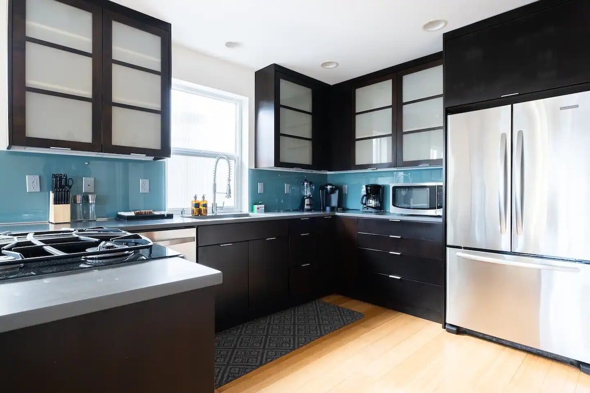 3BR Urban Oasis w/ Deck & Near Space Needle gallery image 4