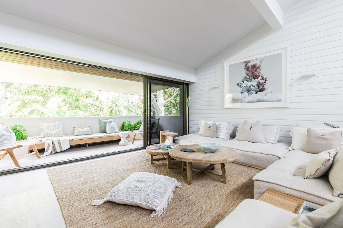 Little Cove Treetops – style and amazing location gallery image 3