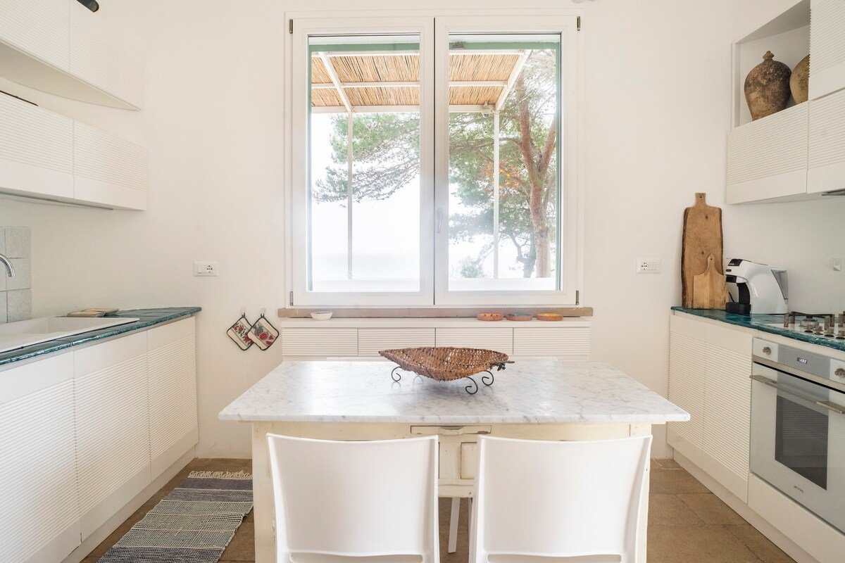 LiFunni, Stunning villa, Pool, Sea access, 14p gallery image 5