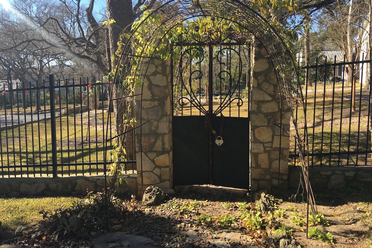 Hili’s Home gallery image 4