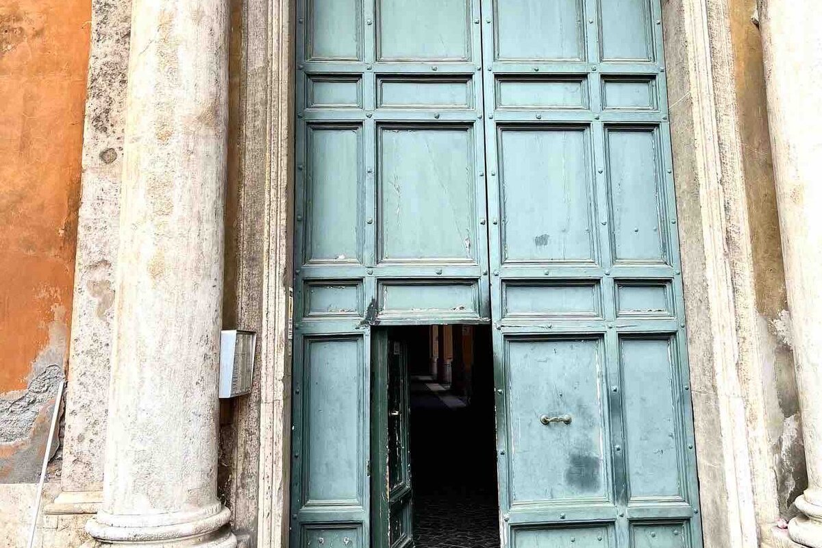 Aphrodite Apartment Piazza Venezia gallery image 3