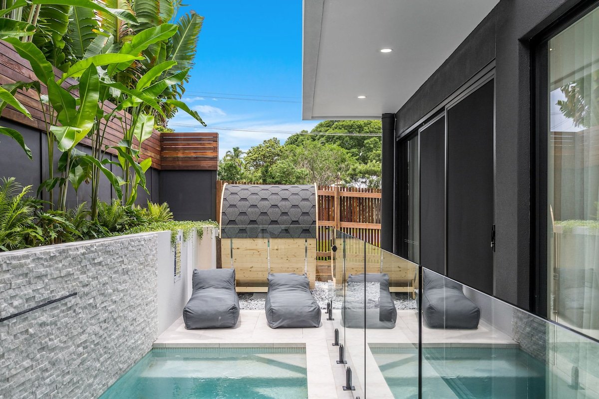 Poet’s Corner | 6 Bedroom | Heated Pool & Sauna gallery image 5