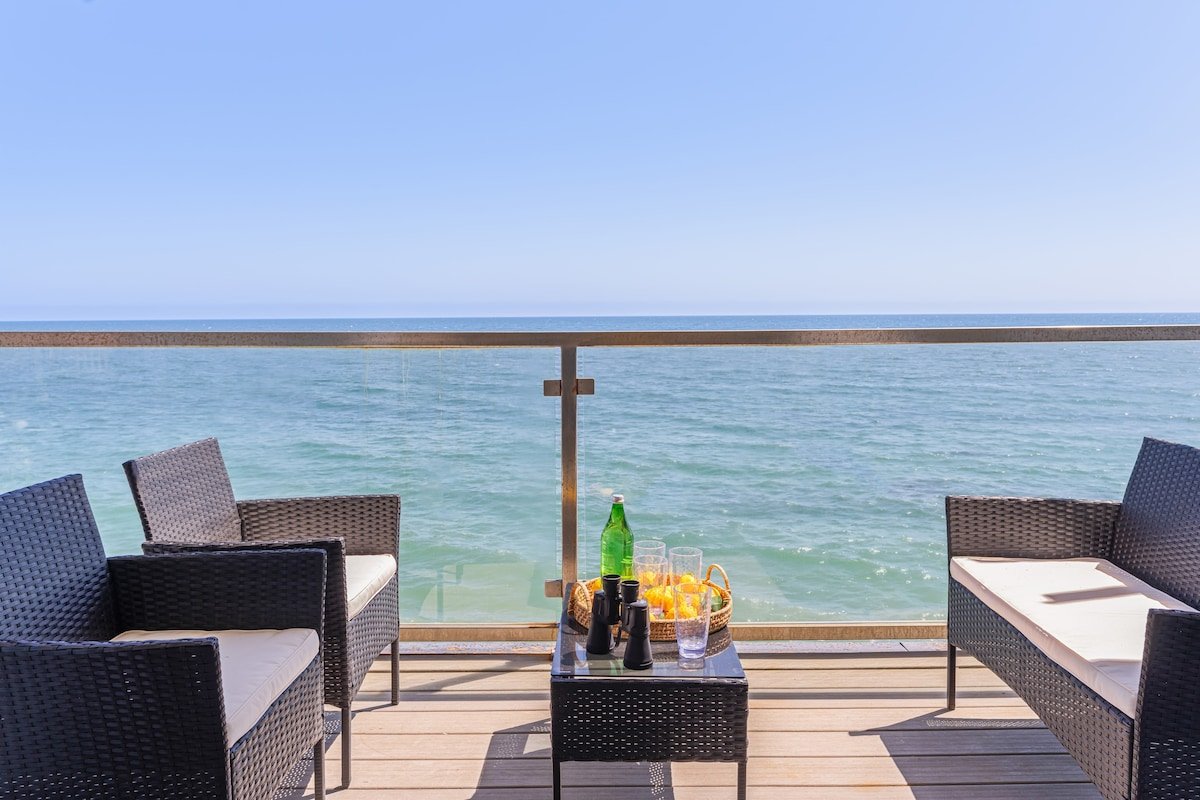 Oceanfront Home on Big Rock Beach + Sweeping Views gallery image 3