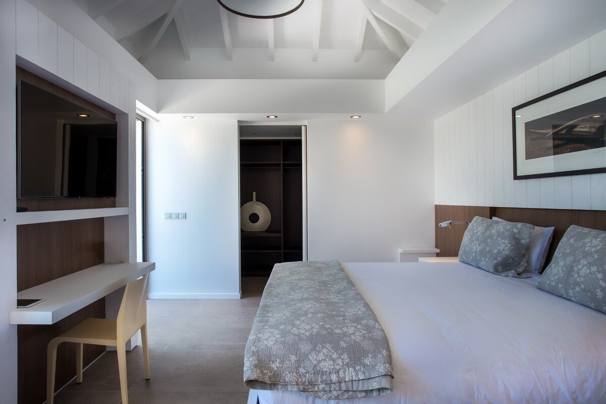 Angelique gallery image 4