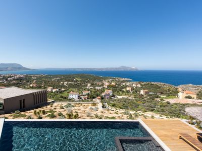 Luxury Sea View Villa w Heated Pool & Amazing View