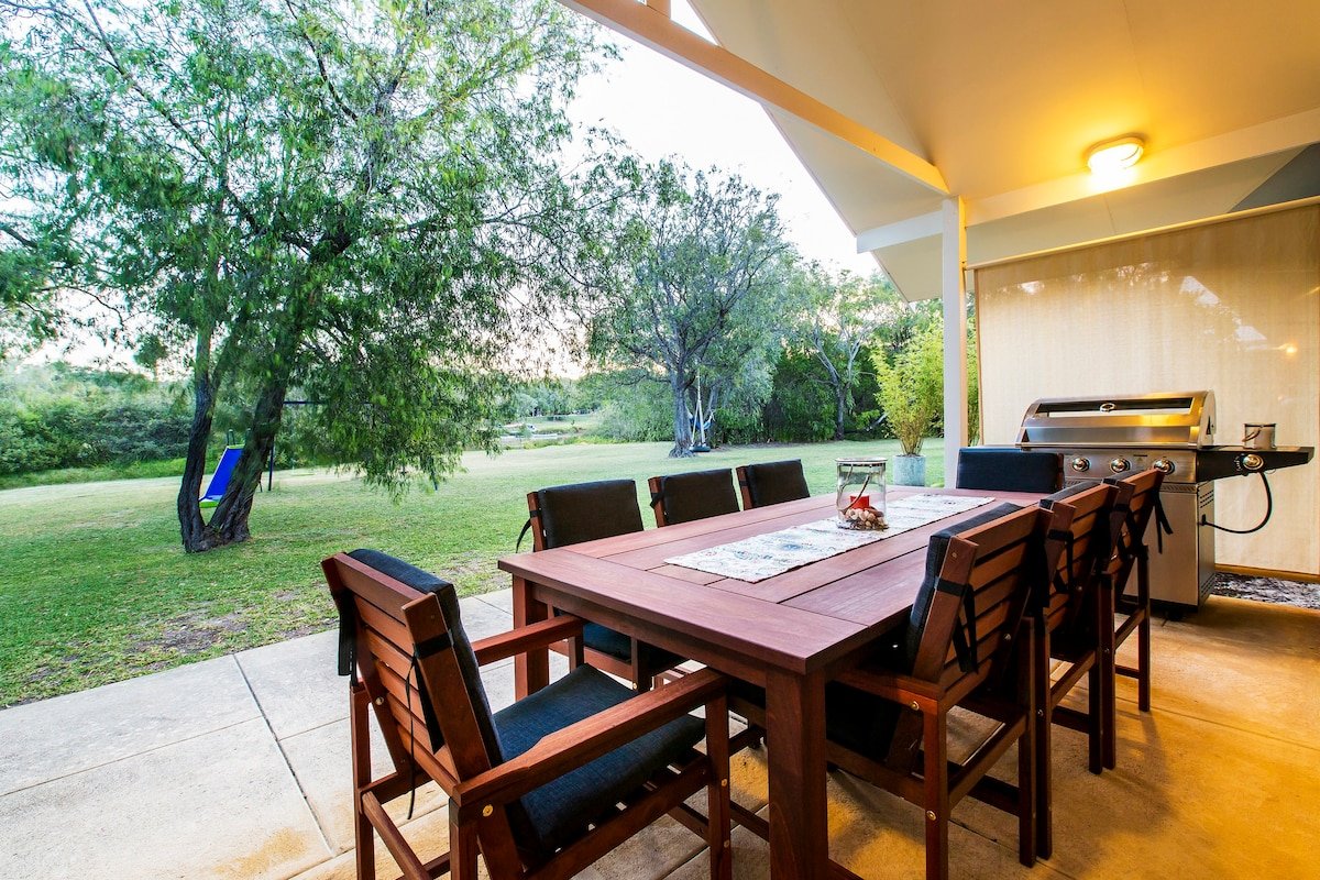 The Willows—A Lush Beachside Retreat for Families gallery image 5