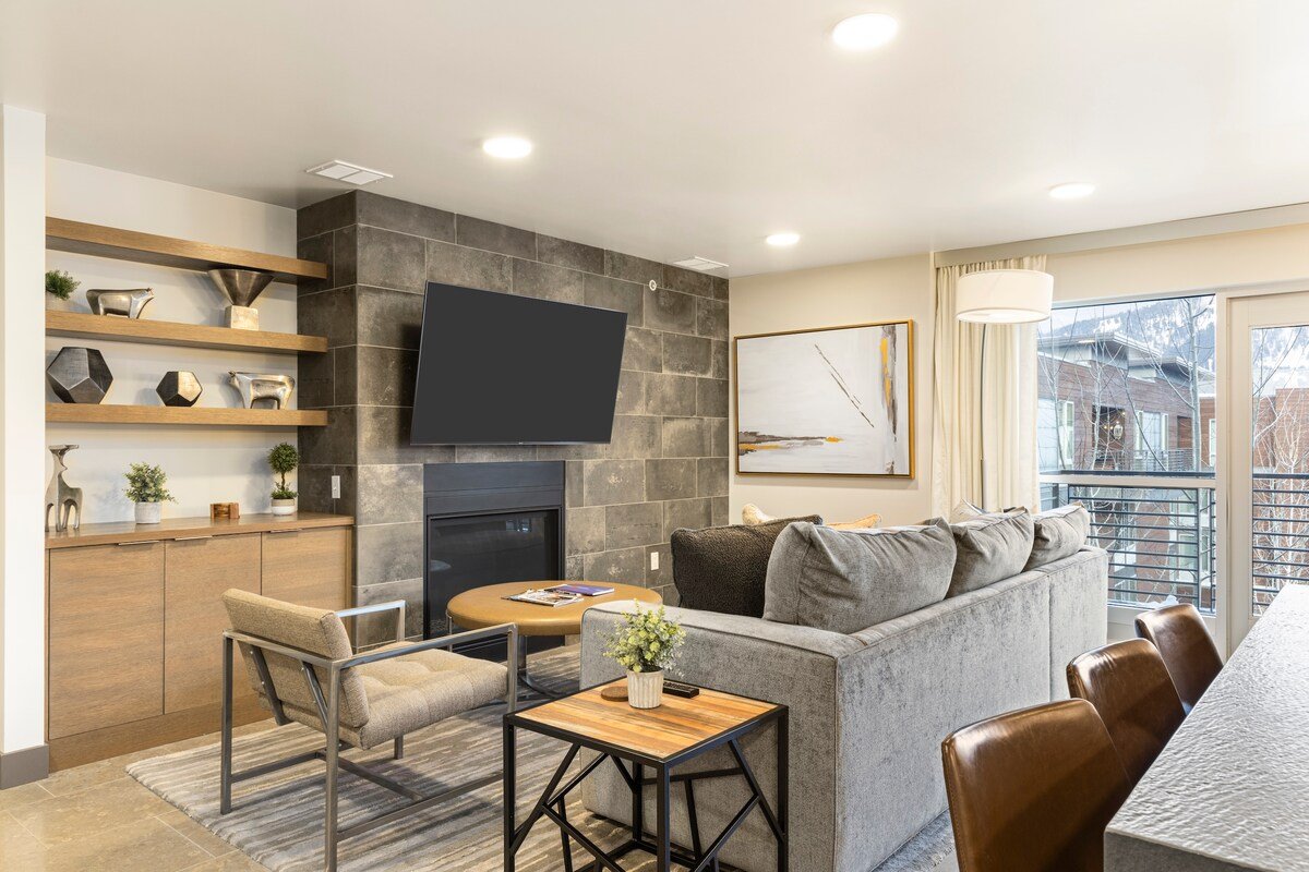 Outpost: Marriott Residence 402 – Close to Town