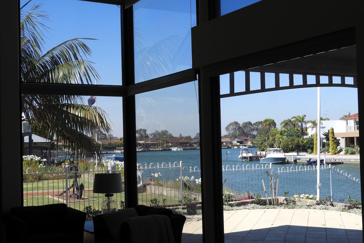 “Eau de Vie” Canal front home with private jetty gallery image 5