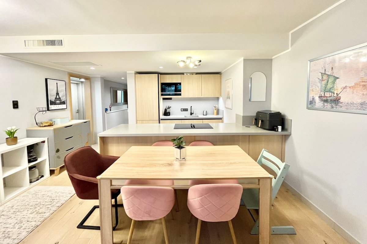 Urban Family Oasis – AC, Garden, BBQ, Free Parking gallery image 4