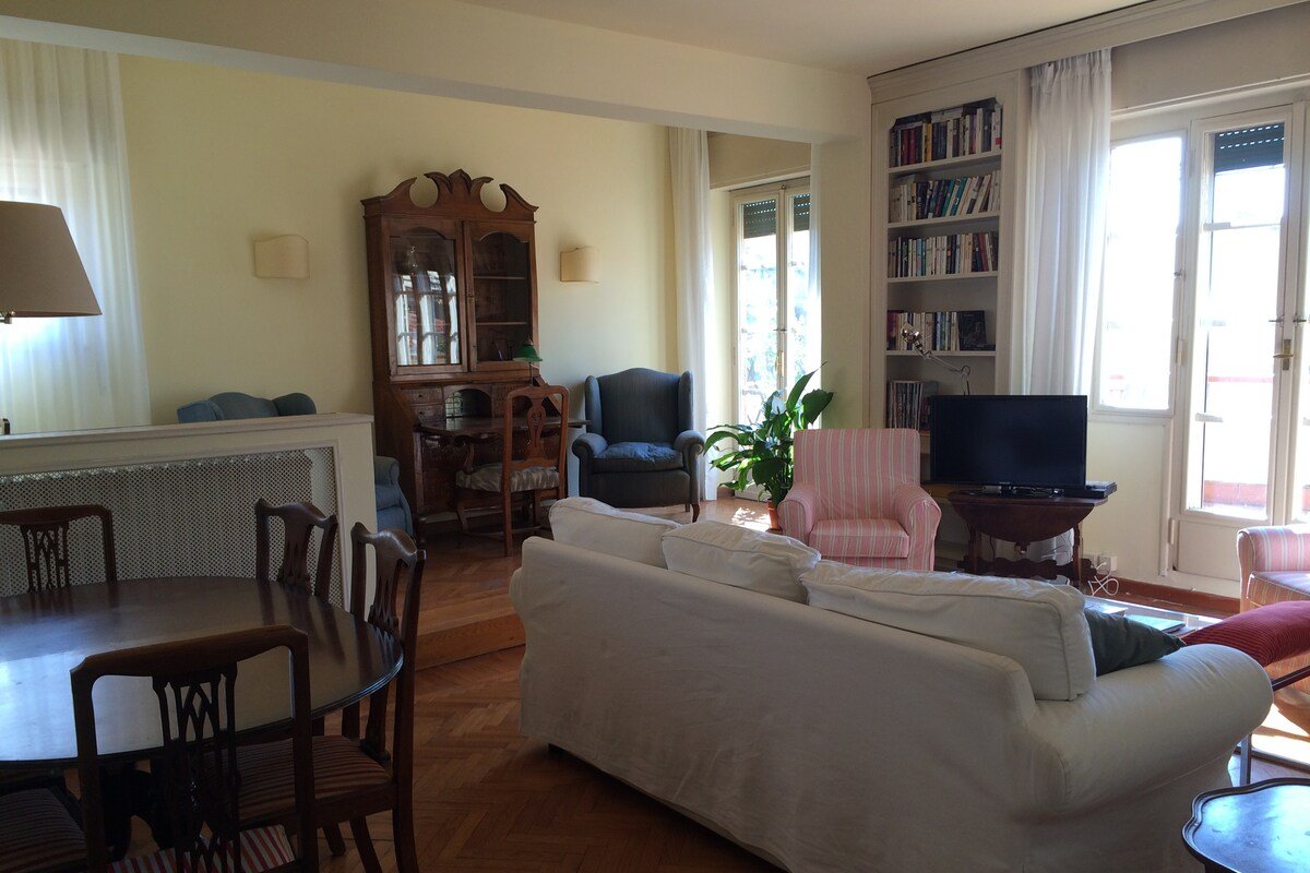 Super views & Terrace Central Ponte Vecchio 3 bdr gallery image 5