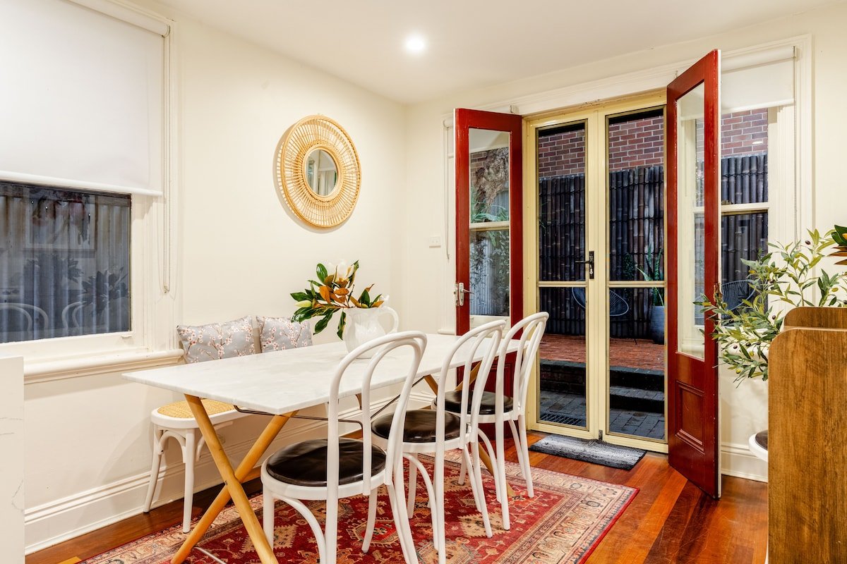 The Rocksberry – Charming Terrace in the Rocks gallery image 4