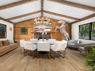 Stunning Farmhouse – Private Pool & Vintage Arcade