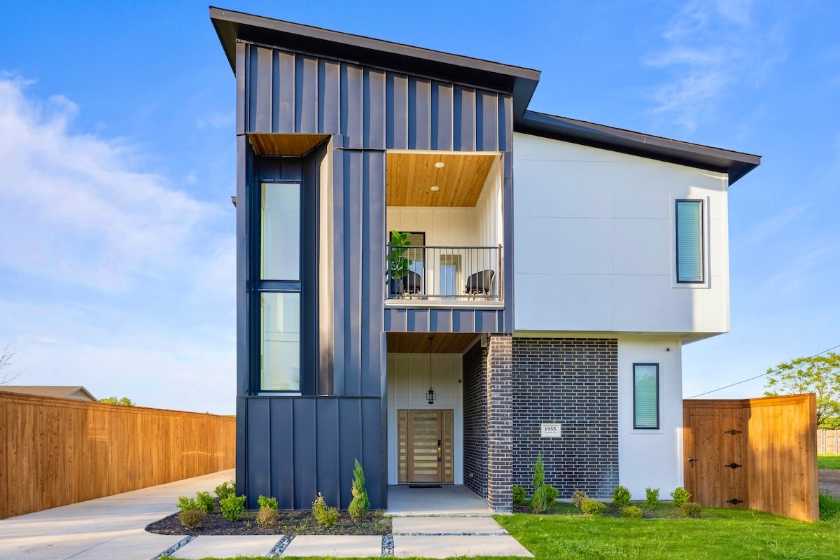 Modern 5BR New Home with Downtown and Sunset View