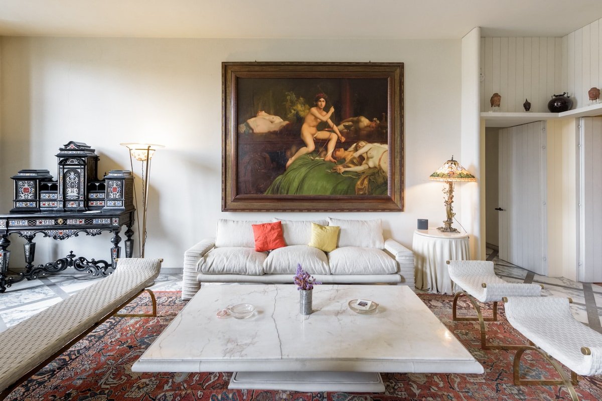 Museum Suite – Luxurious unit with a City View – gallery image 2