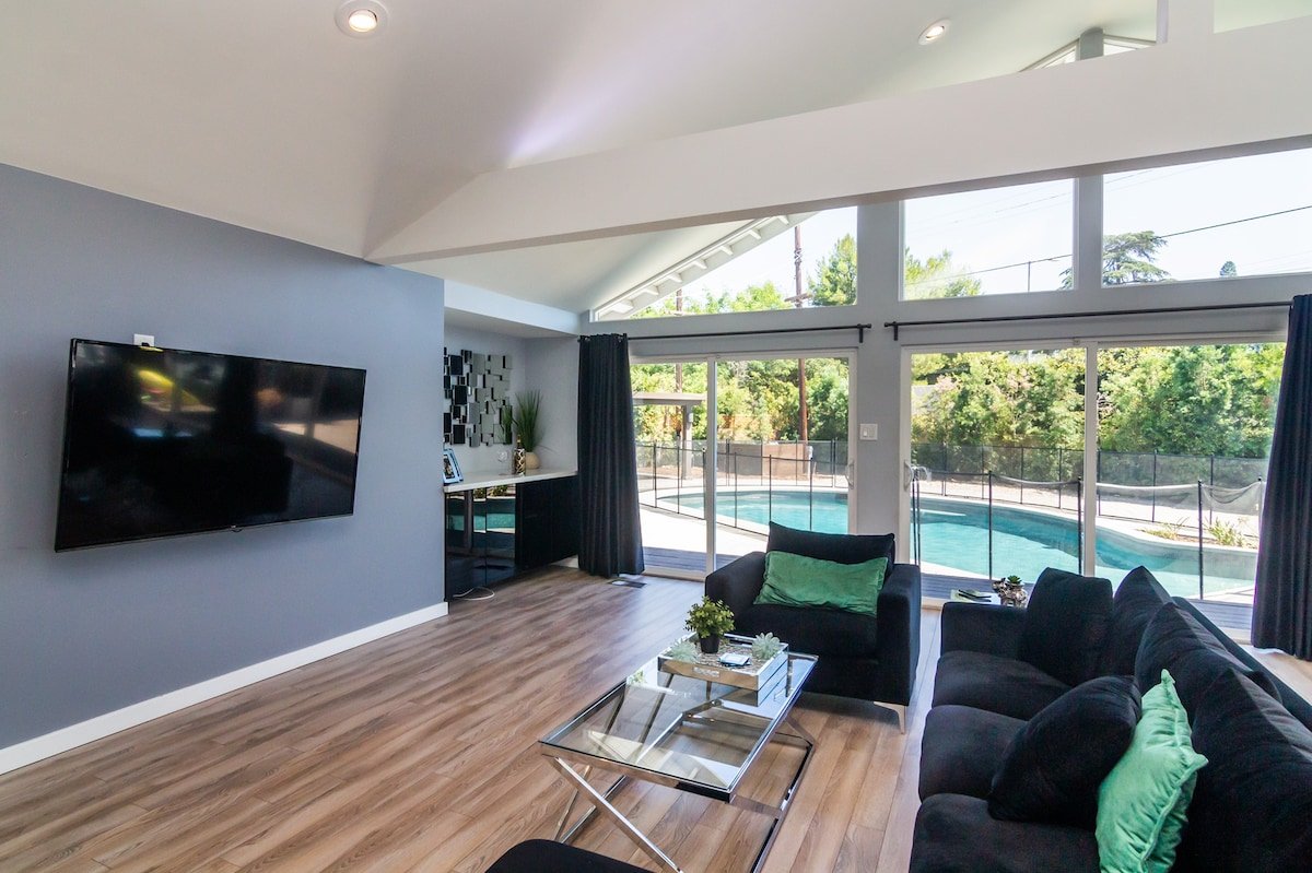 Luxury beautiful modern house in prime location gallery image 4