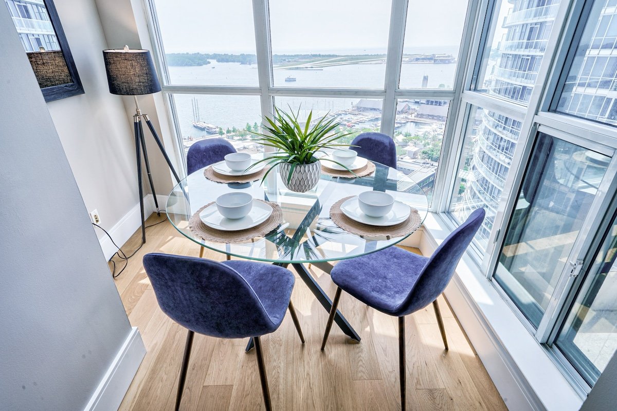 2 BDRM/2BTH with Parking/Union Station/ACC gallery image 4