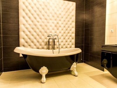 Chic 3-Bed Luxury: Spacious, Central Riga Bliss