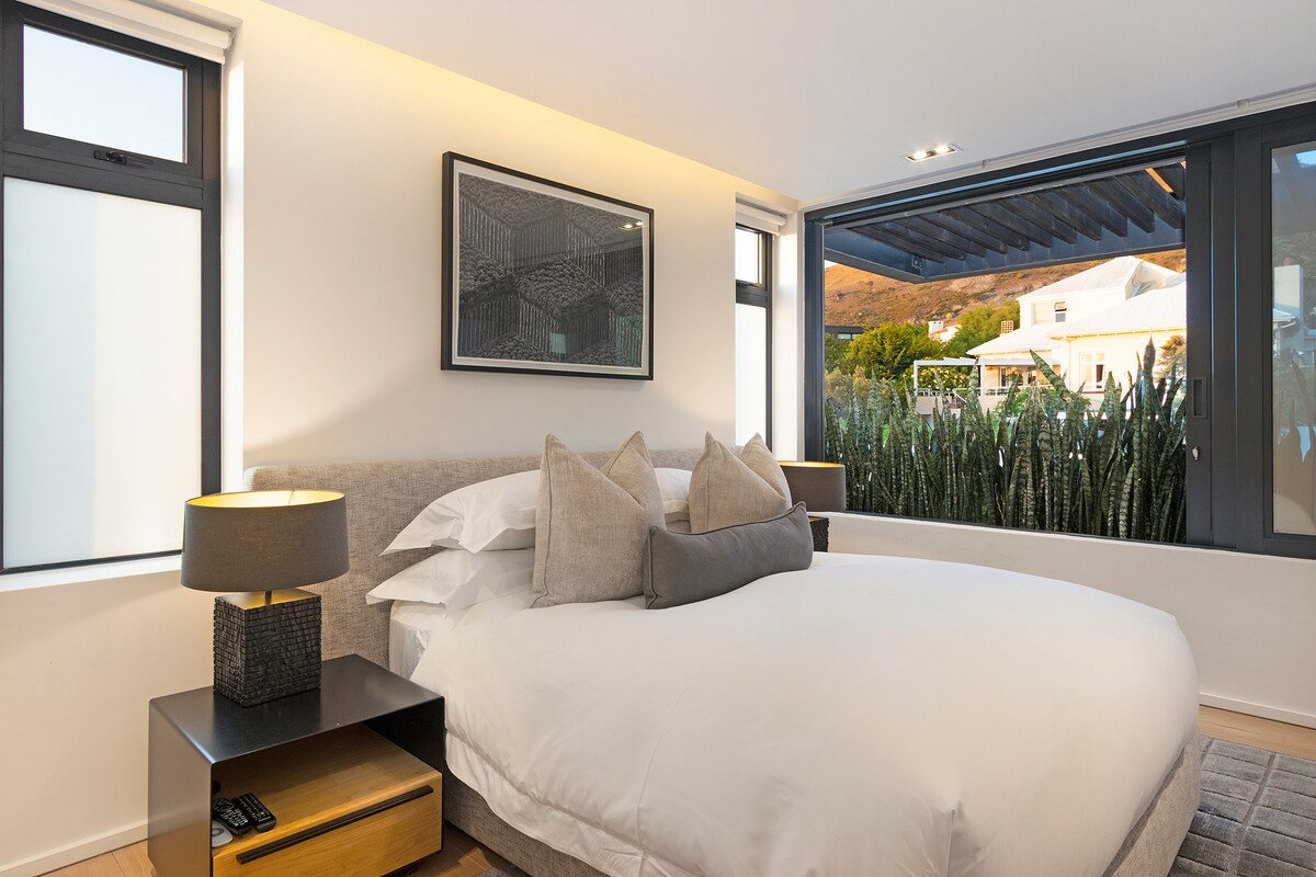 32 on Sedgemoor (6 Bedroom) gallery image 2