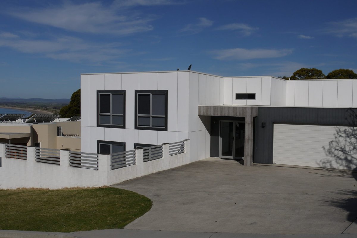 Spectacular Holiday Living