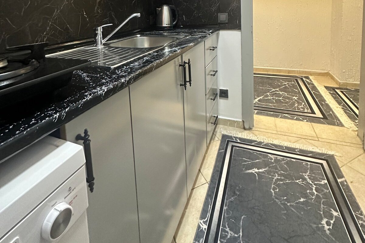 great location luxury apartment gallery image 4