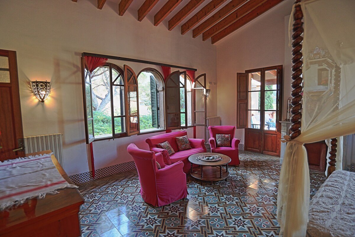 Villa Massana, fantástica casa con piscina gallery image 3