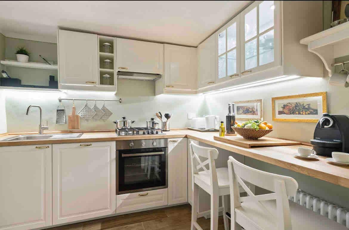 Residenze d’epoca Palazzo Centro storico+ garage. gallery image 4