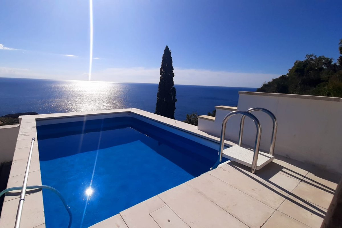 SUPERB VILLA IN THE SEA CREEK FOR EIGHT PEOPLE
