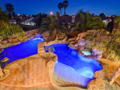 Resort Style Vegas Oasis! Close to the Strip!21:)