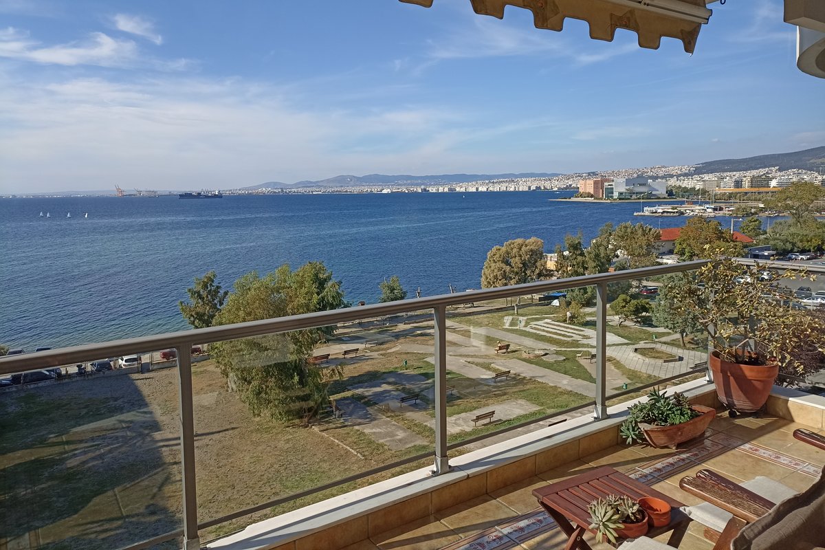 Seafront family αpartment + parking the Cruiseflat