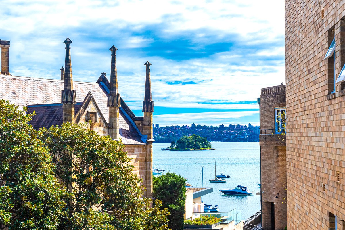 Eclectic Art Deco Retreat in Harbour side Enclave