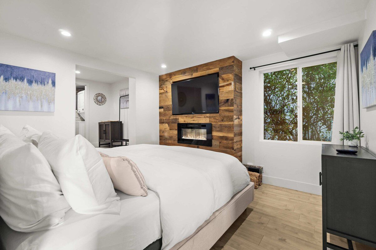 The California III – A Mission Hills Duplex gallery image 5