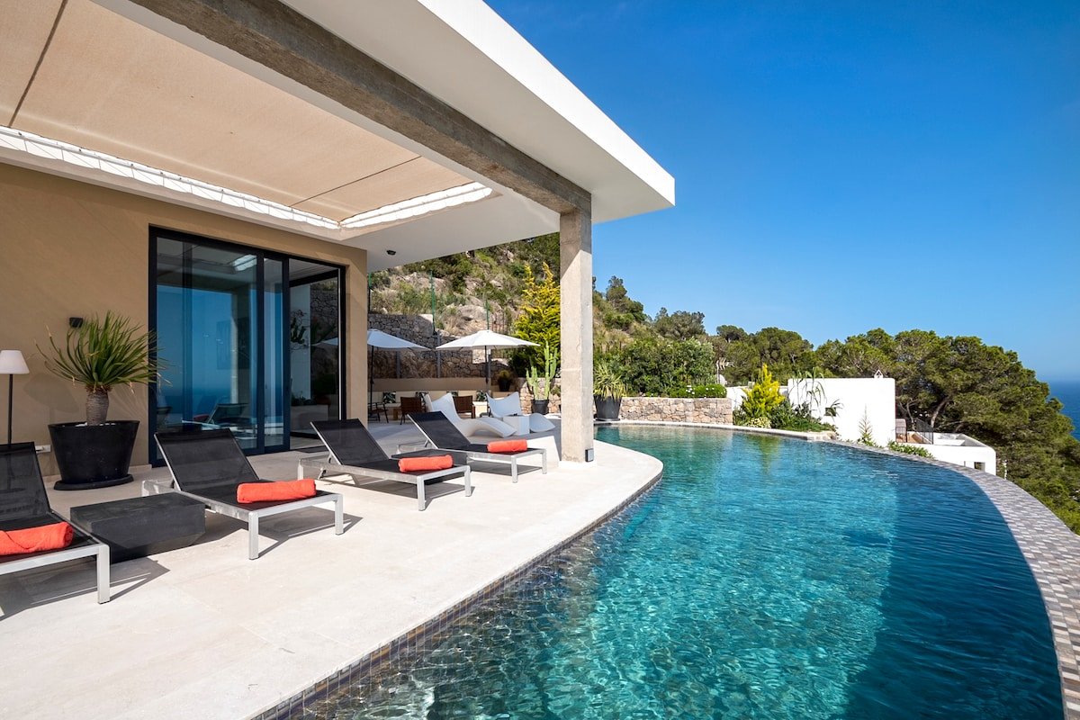 Panoramic sea views- Infinity pool- Privacy gallery image 3