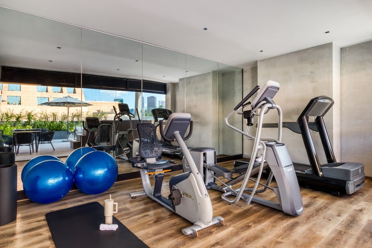 Steps from Palacio de Hierro | Terr | Jacuzzi+Gym gallery image 4