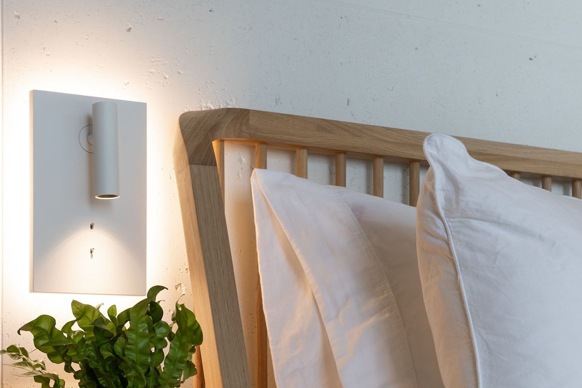 NEW – BirchHouse – Modern Lakefront Luxury gallery image 4