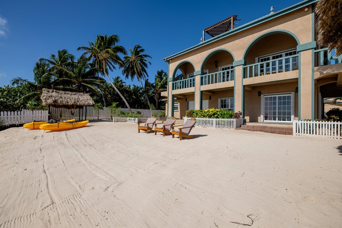 Beachfront Close to Secret Beach Kayaks Bikes Pool gallery image 5