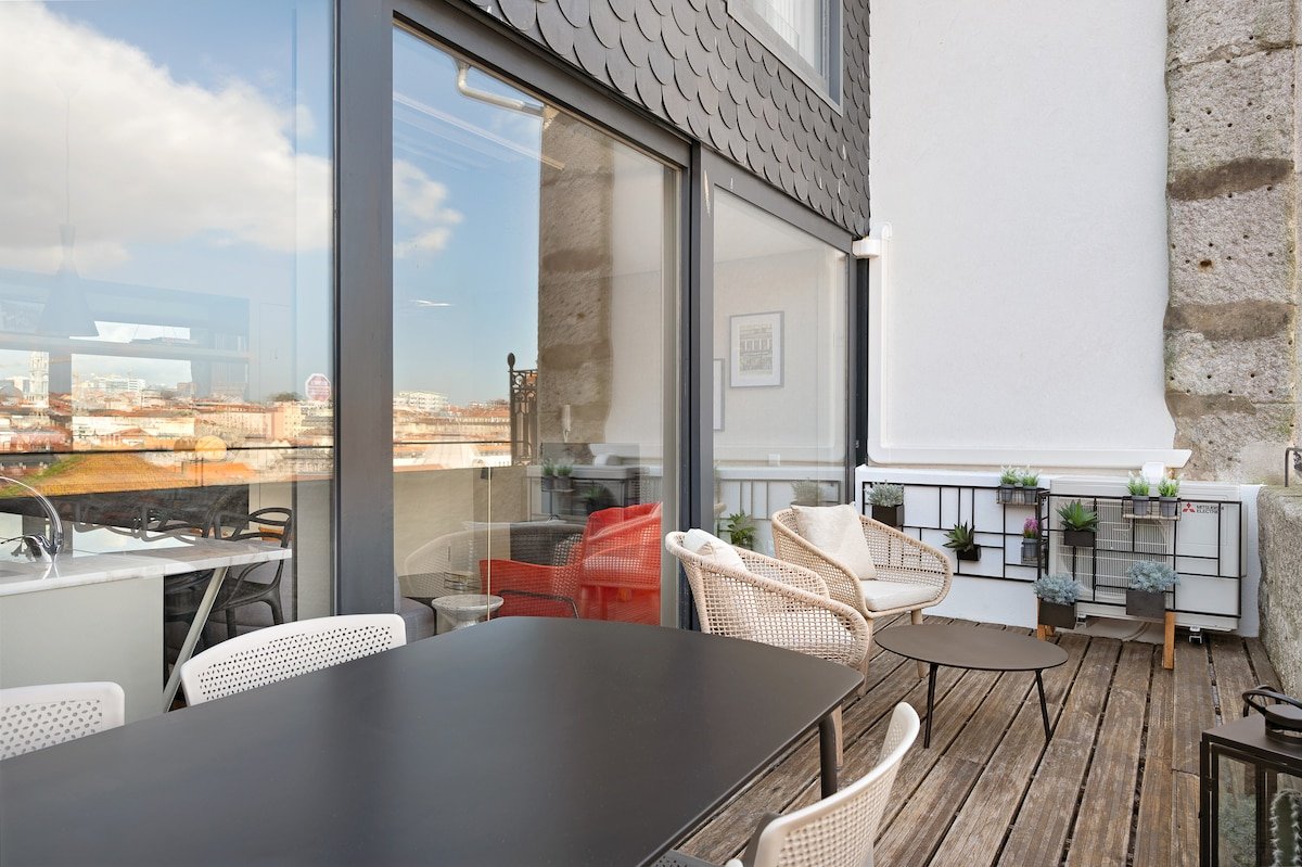 Cativo Rooftop Balcony at Porto Historic Center gallery image 3