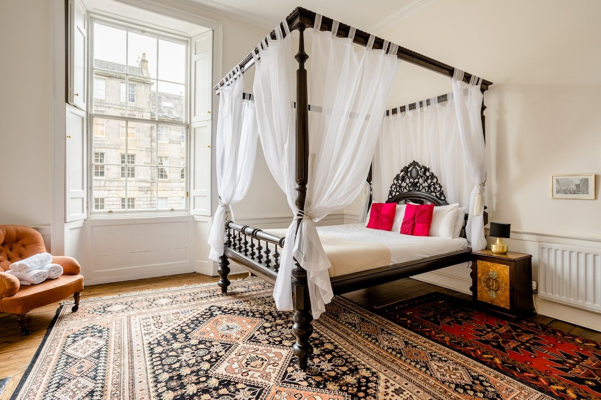 Spacious Georgian New Town flat c/w parking gallery image 5