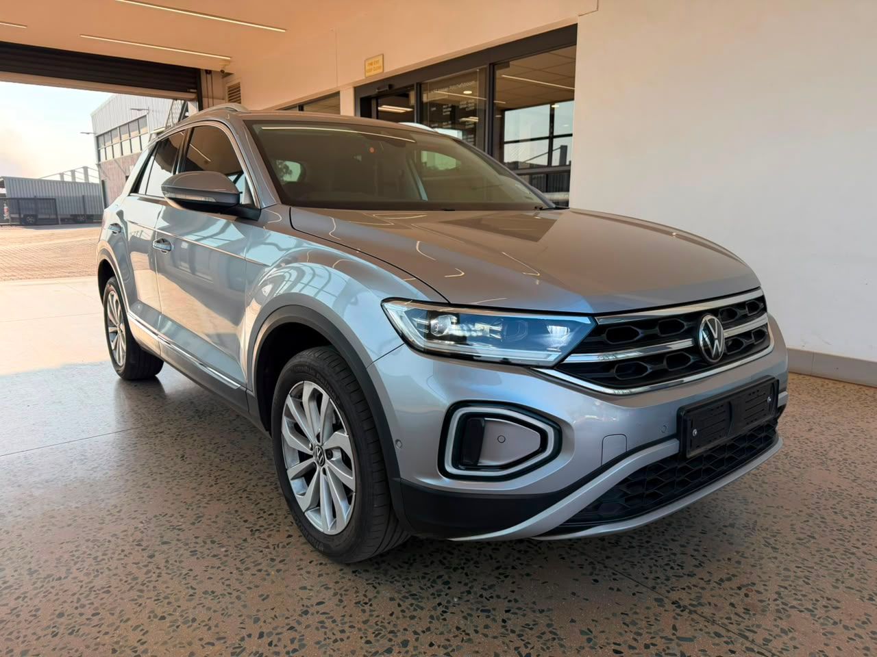 VOLKSWAGEN T-ROC 1.4 TSI DESIGN TIPTRONIC for Sale in South Africa
