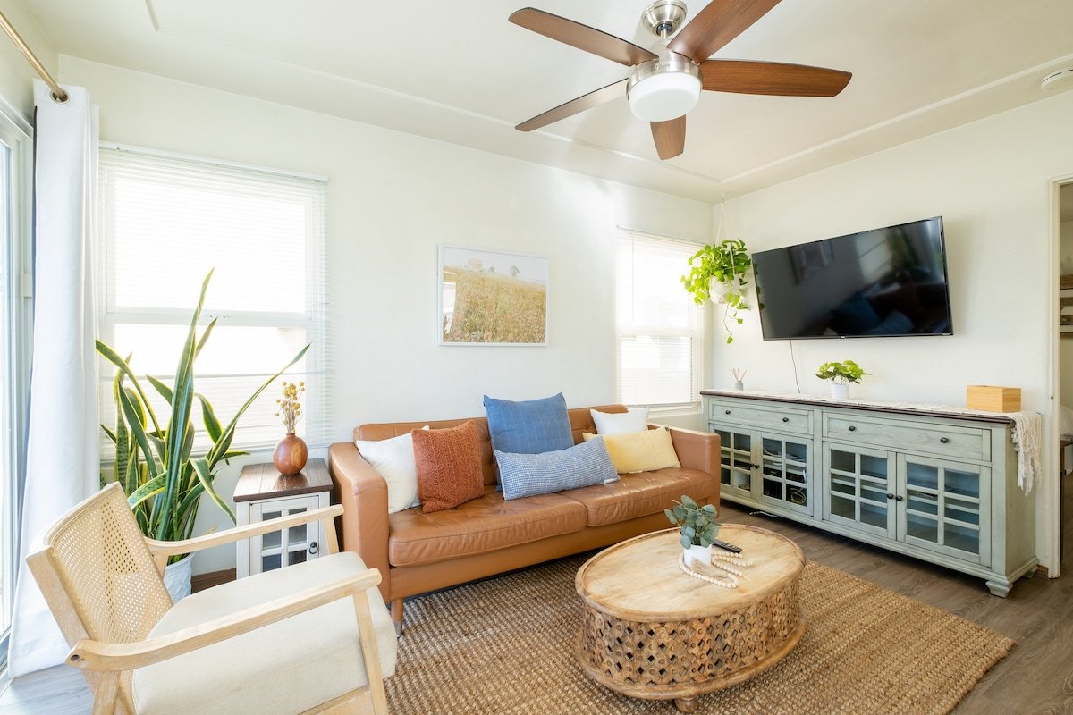 Dual Home Retreat | Sleep 16 | Prime PB Location gallery image 3