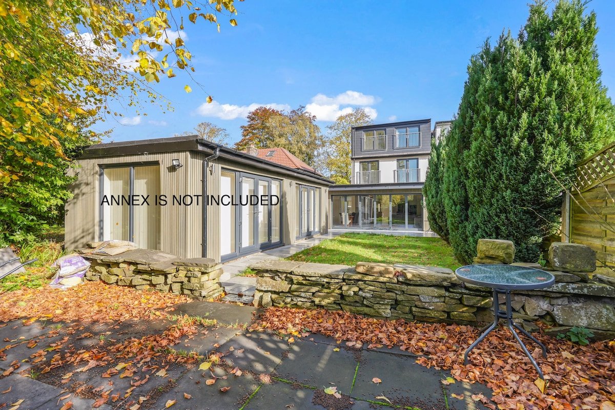 Luxurious 4 bedroom family home gallery image 2