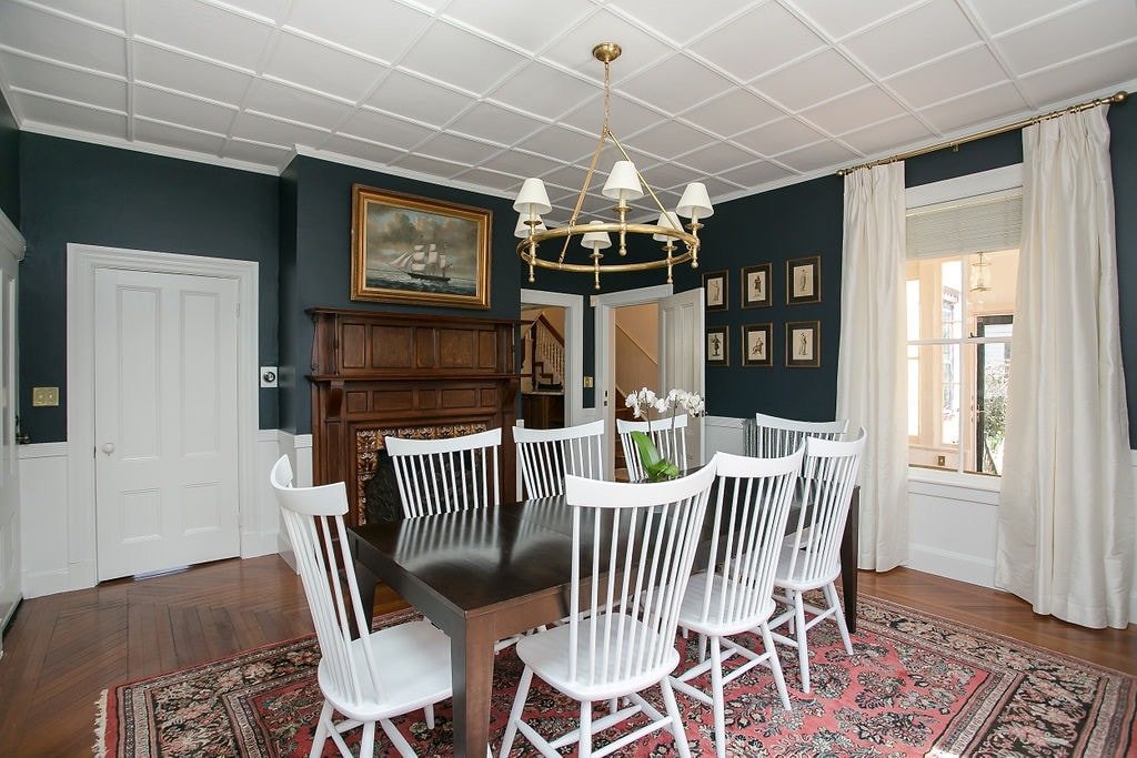 2500 SF Home – Downtown Newport A+ Location gallery image 3