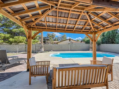 Gorgeous 5b/3b VILLA .5acre *POOL* 5 min to Strip