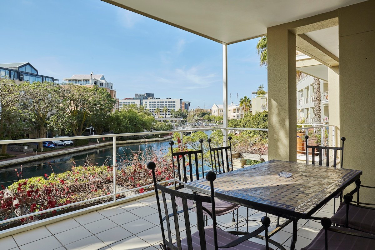 102 Ellesmere Marina Waterfront King bed gallery image 5