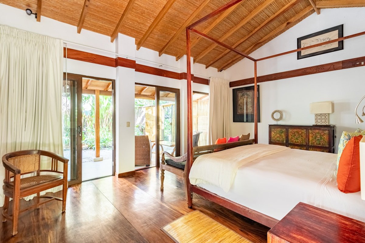 Casa Capitan 4br, luxury beachfront Santa Teresa gallery image 5