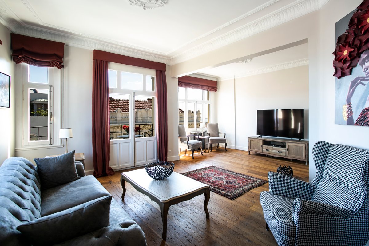 Stunning Bosphorus View & Historical Apartment