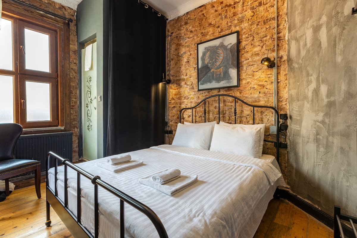 GalataTower 3B, 3 Shower, 2WC with Balcony and A/C gallery image 5