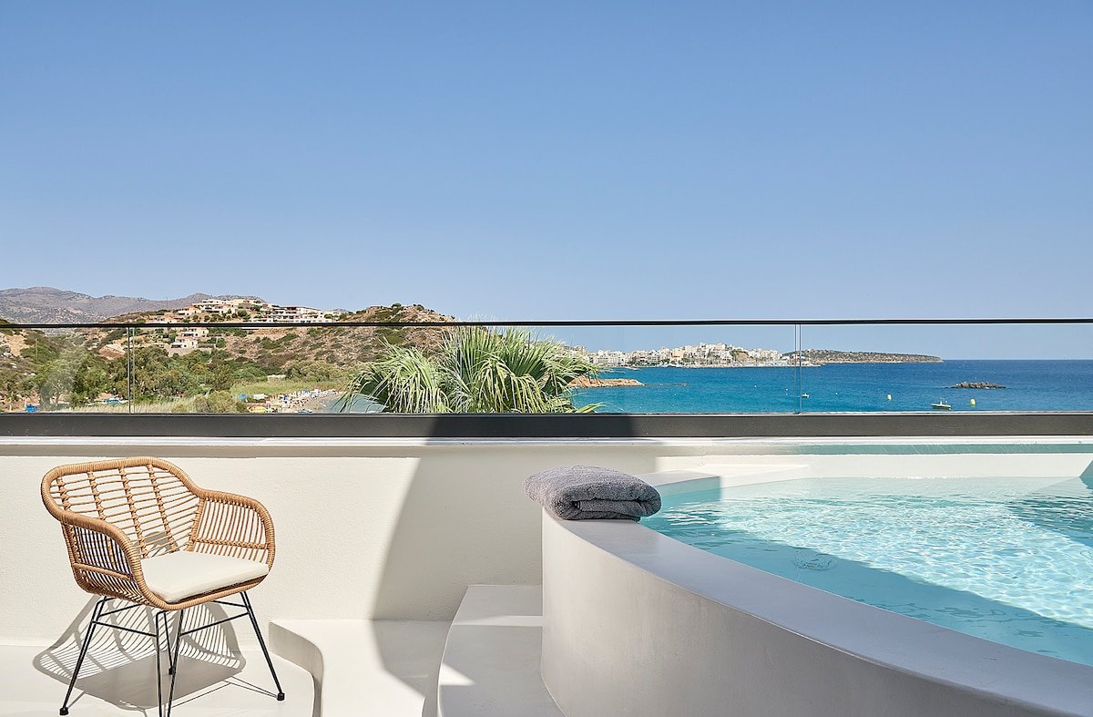 Beachfront, Daily Breakfast & Hotel-Style Comforts gallery image 2