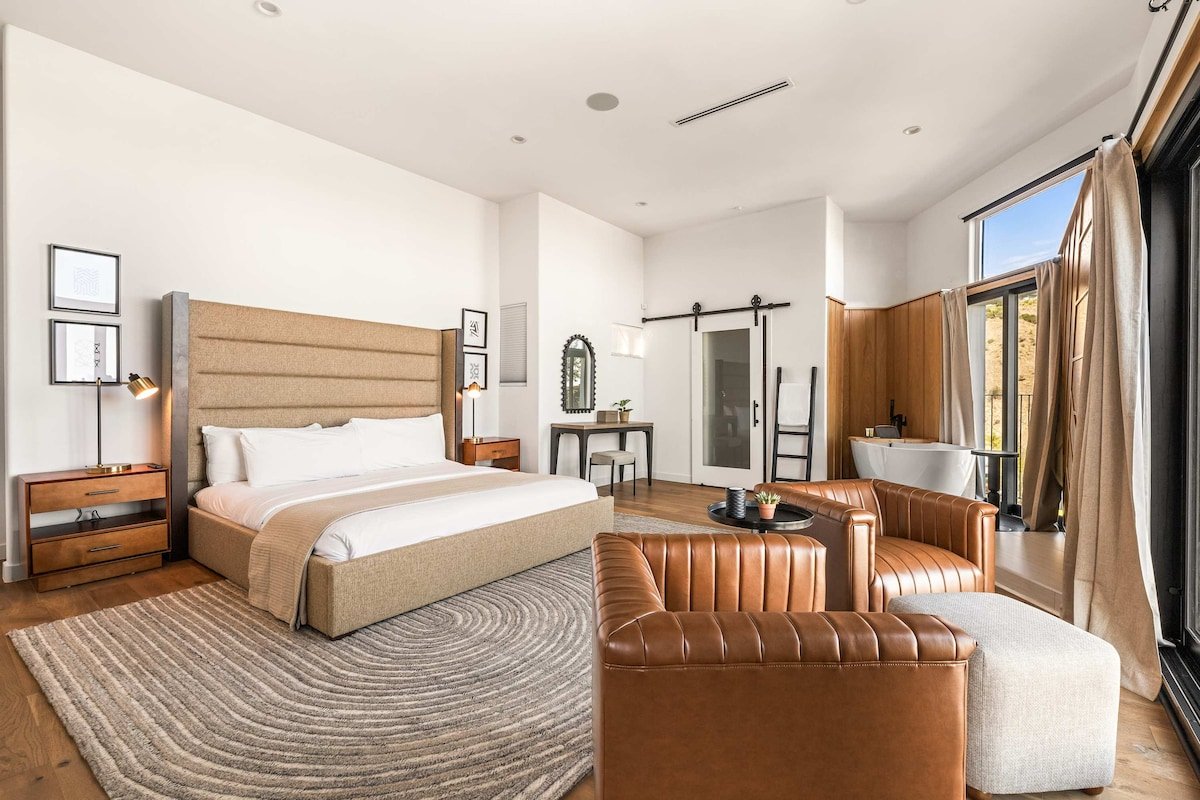 Hillside Haven | Infinity Pool & Skyline Views