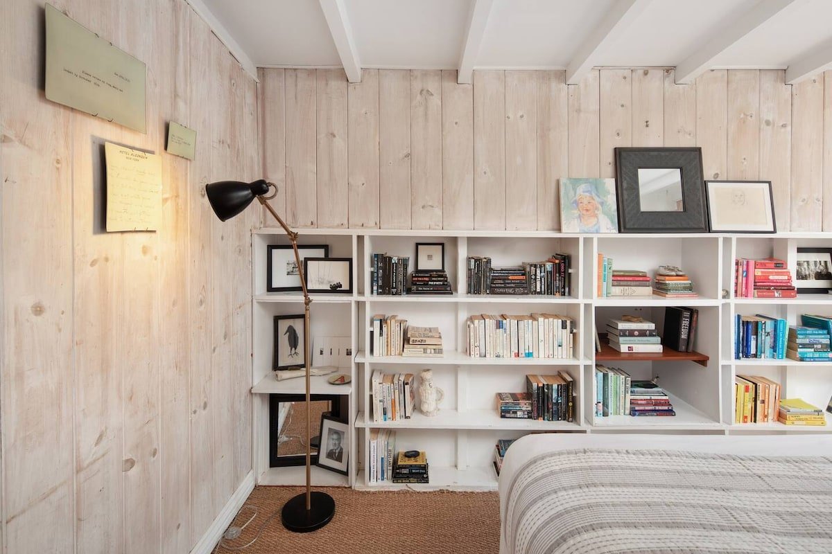 Hollywood Hills Home w Views in Laurel Canyon gallery image 4